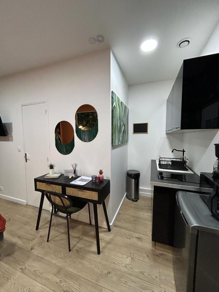 Stylish Modern Studio Apartment Paris Exteriör bild