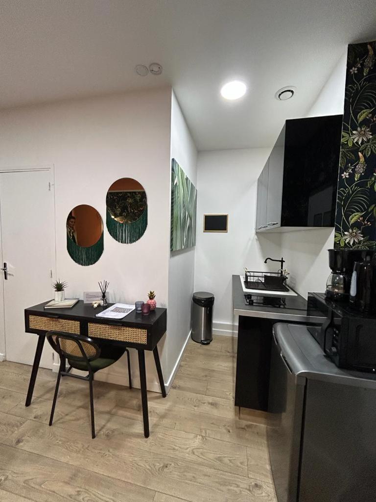 Stylish Modern Studio Apartment Paris Exteriör bild