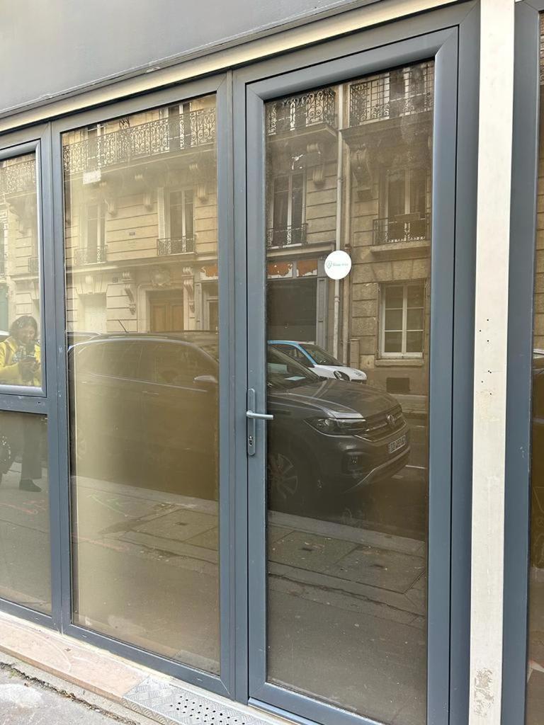 Stylish Modern Studio Apartment Paris Exteriör bild